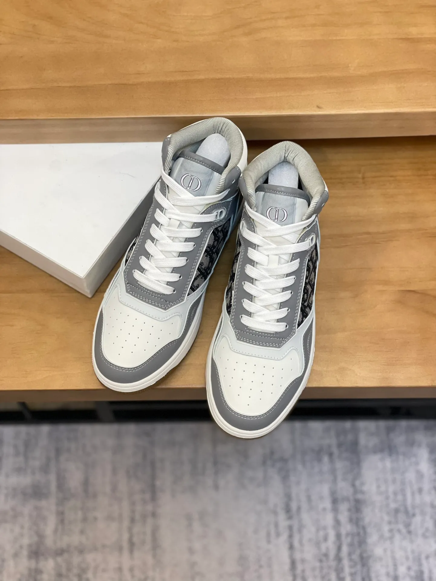 Men's shoes: 💰P460¥ Product trademark: Dior* "Dior*" high-top casual shoes Regular size: 38-44 (can be customized to 45.46) Product materials: Upper imported cowhide stitched with original fabric, breathable lining, original outsole. Number: 1006